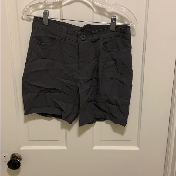 Eddie Bauer hiking shorts! 🧗🏼 - Picture 1 of 2